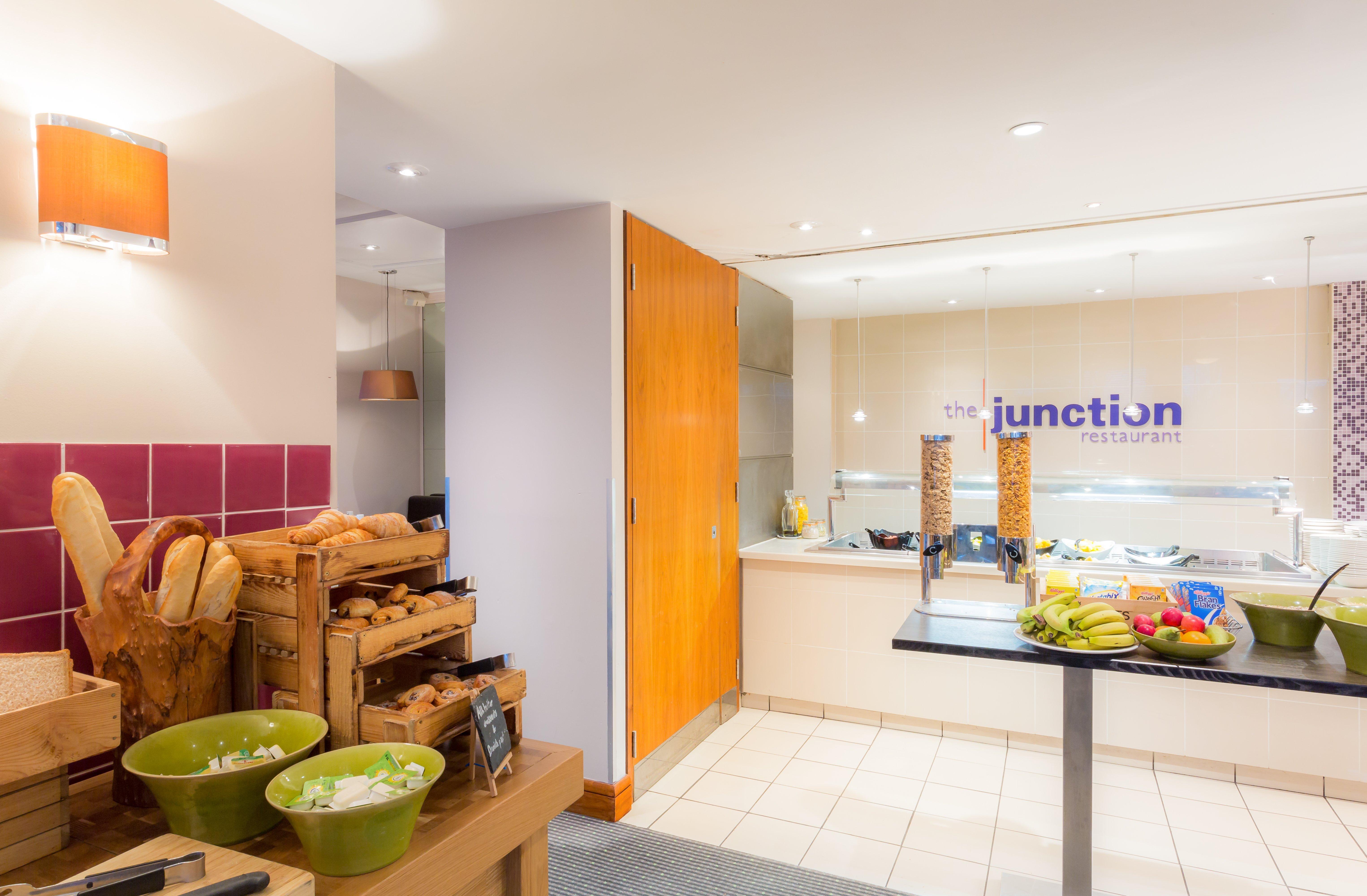 Holiday Inn Cambridge By Ihg Girton  Exterior foto