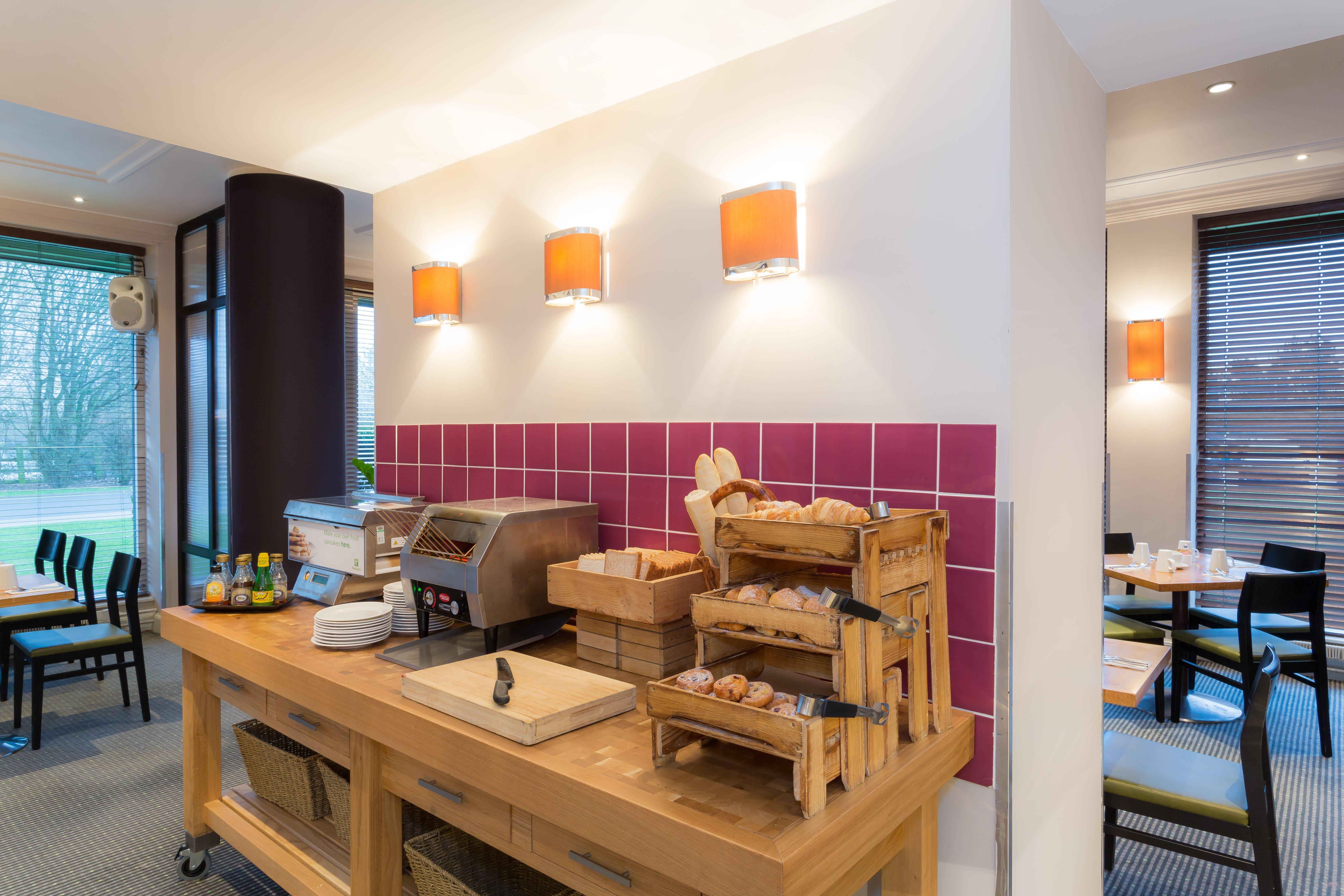 Holiday Inn Cambridge By Ihg Girton  Exterior foto